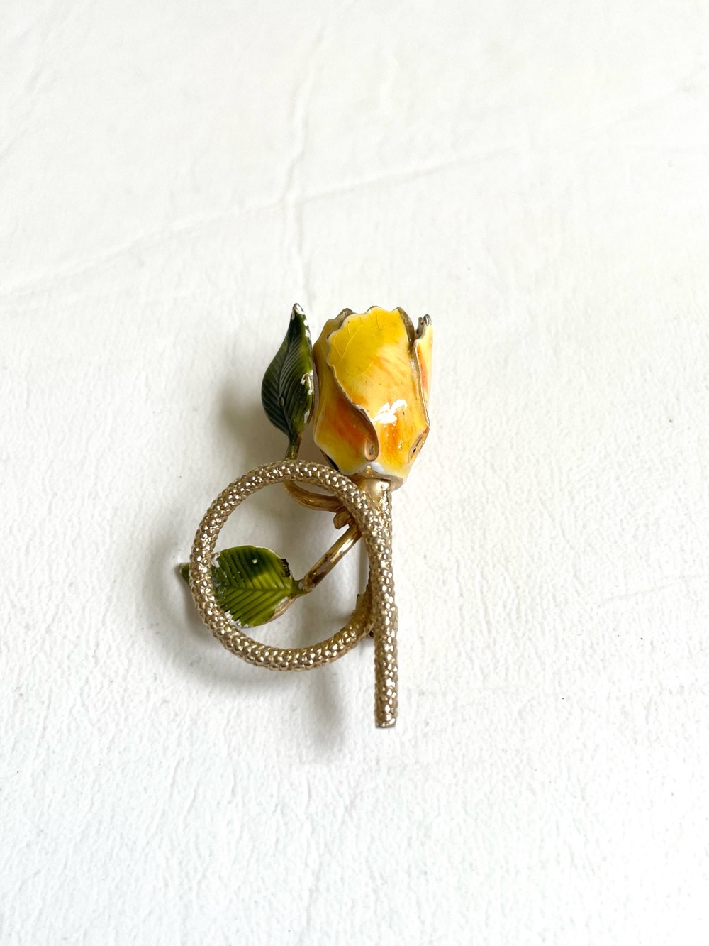 SIGNED ALICE CAVINESS BROOCH YELLOW GREEN TULIP METAL ENAMEL PAINT GOLD TEXTURE
